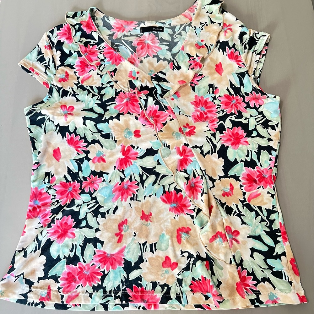 VNTG Floral Cap-Sleeve V-Neck Top